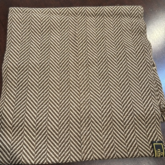 Authentic Fendi reversible wool scarf - Picture 7 of 8